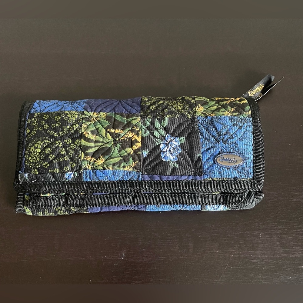 Donna Sharp Blue And Green Floral Patchwork Quilted Clutch Snap Wallet. NWOT